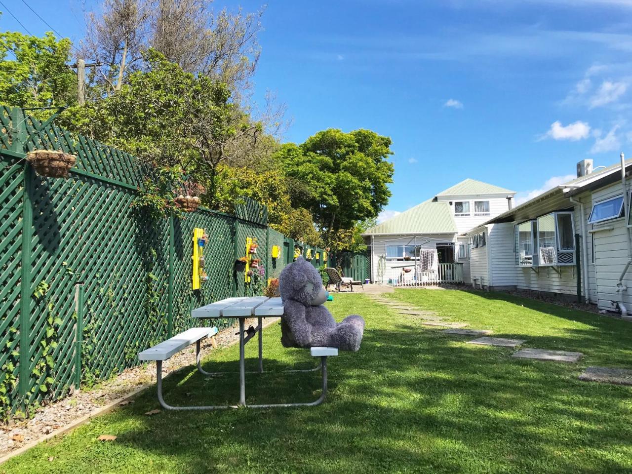 Studious Village Christchurch Luaran gambar