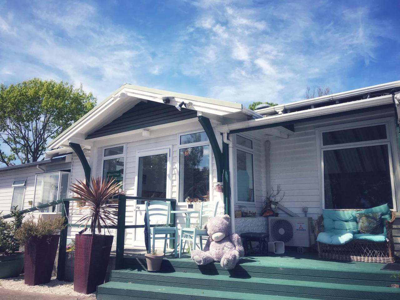 Studious Village Christchurch Luaran gambar